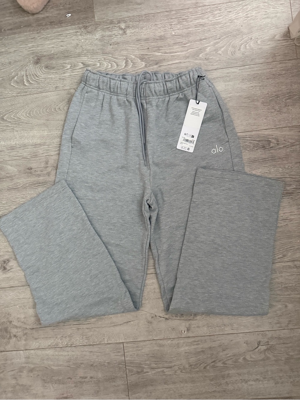 ALO Yoga Heather Gray Straight Leg Sweatpants - Picture 1 of 3